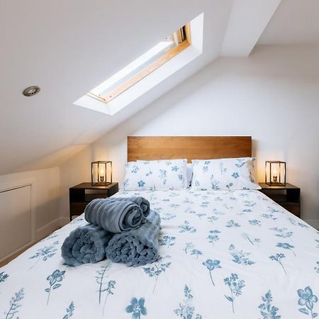 Luxury And Bright Bedrooms In Queens Park Лондон Екстериор снимка
