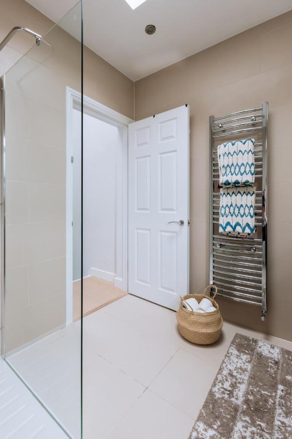 Luxury And Bright Bedrooms In Queens Park Лондон Екстериор снимка